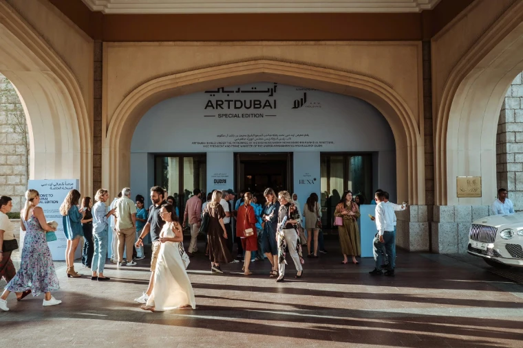 Visitors gathered beneath the arch of the Art Dubai Special Edition entrance at Madinat Jumeirah, an early-April engagement in the season calendar of The Mansa Court