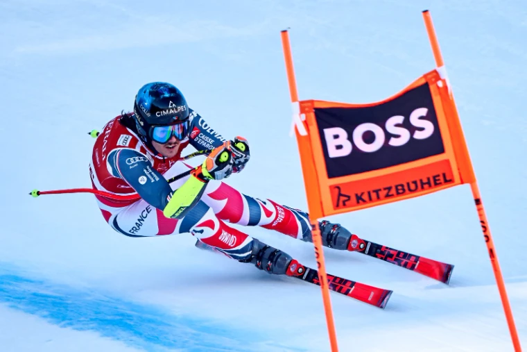A racer carving a gate in the Super-G at the Hahnenkamm Races, Kitzbühel, an engagement in the season calendar of The Mansa Court