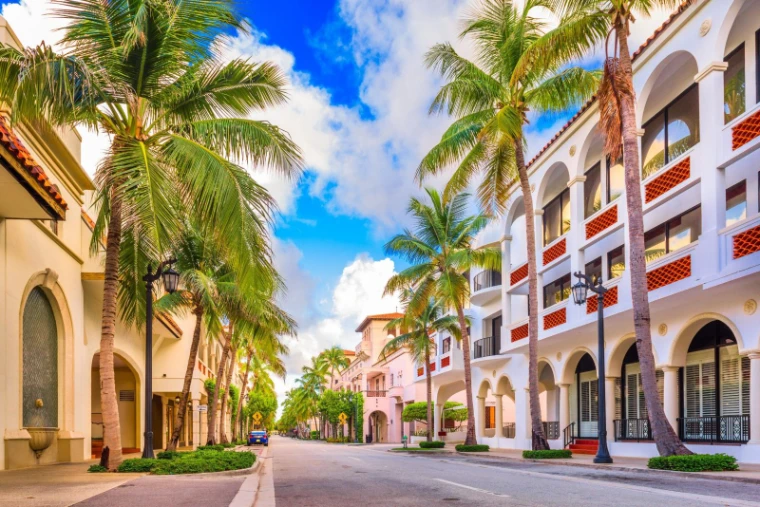Worth Avenue under the palms in Palm Beach during The Palm Beach Season, arcades and courtyards in the morning, an engagement in the season calendar of The Mansa Court